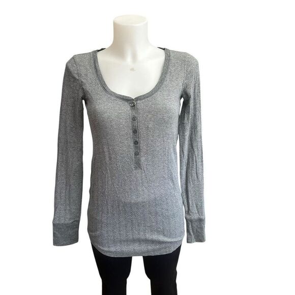 Victoria’s Secret Gray Shimmer Scoop Neck Knit Henley Pullover sz Small Long New - Picture 1 of 11